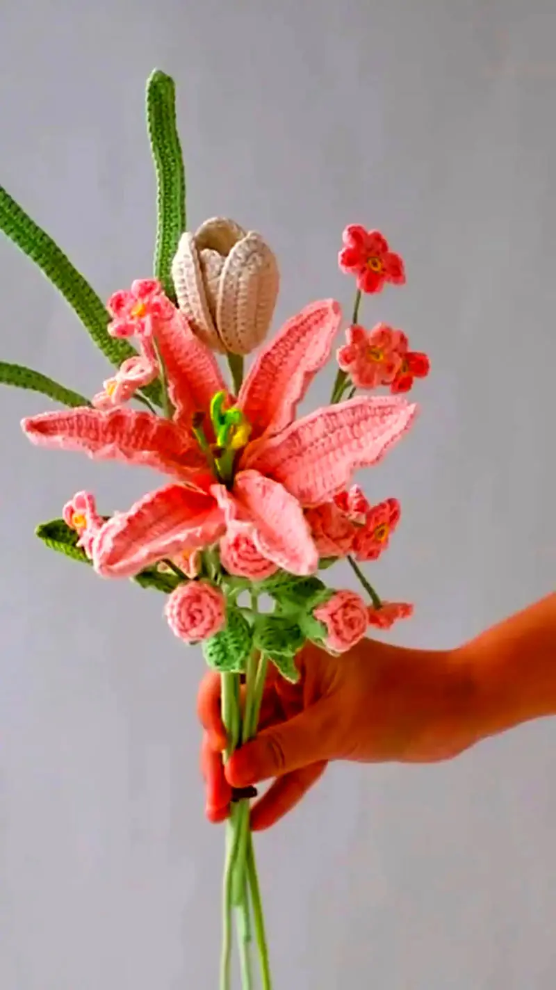 دسته گل تزئینی بافتنی