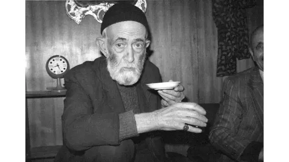 تابلو معروف و سنگ مزار بهترین کاسب قرن 