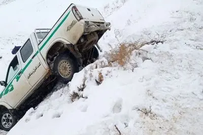 تعقیب شکارچیان به قیمت آسیب محیط‌بانان / سقوط خودرو 3 مجروح به جا گذاشت