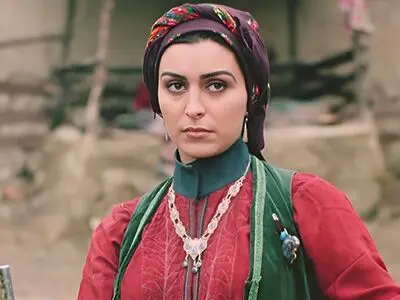 خانه ویلایی و زیبای ماهچهره خلیلی در «گذر از رنج‌ها» / قاب خاطره انگیزی که حالا دلتنگ صاحبش است