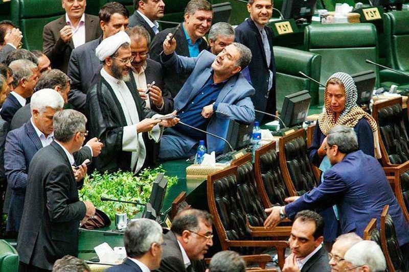 آیا نماینده‌ای که با موگرینی سلفی گرفت همان آزاده معروف است