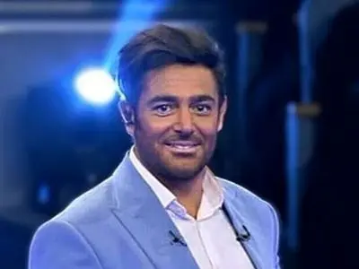 سورپرایز خاص محمدرضا گلزار در برنامه هفت خان با کیک تولد چند طبقه و شاهانه آقای سوپر استار