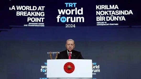 فیلم اعتراض به اردوغان به خاطر انتقال بمب باکشتی برای اسرائیل / مرد معترض را با دستور اردوغان بازداشت کردند 