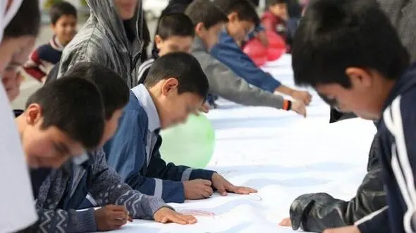 چشم امید دانش‌آموزان مدرسه صبح رویش به پویش «مثل فرزند خودم»