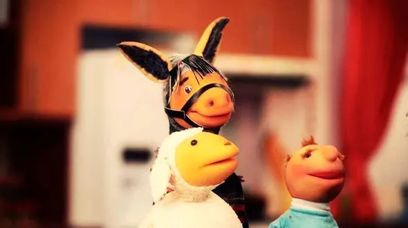 فیلم/ بازگشت باشکوه ببعی کنار آقای مجری / لحظه ورود ببعی کلاه قرمزی به مهمونی ایرج طهماسب