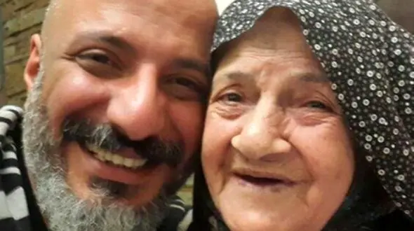 فیلم شعرخوانی باشکوه و ترکی مادربزرگ شیرین و دلنشین امیر جعفری، همسر همایِ پایتخت / چه صدای دلنشینی!