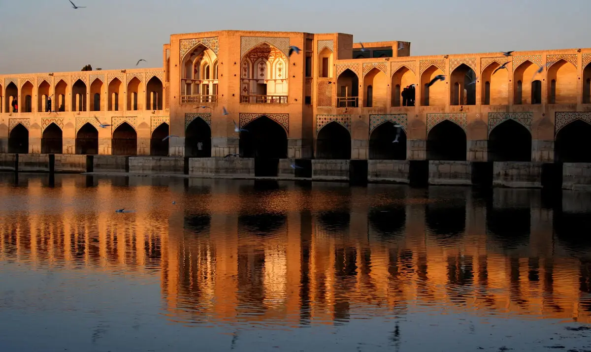 پل خواجو اصفهان را ببینیم، جایی که هنر و معماری صفوی به هم می‌رسند