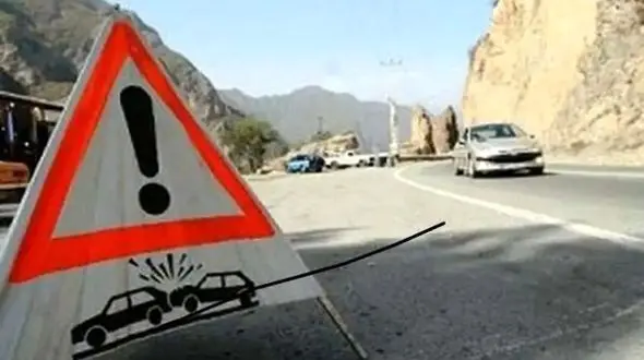 8 مصدوم در حادثه واژگونی مینی‌بوس کارگری در آرادان سمنان