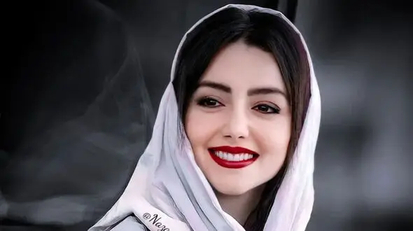 عکس تغییرات زیبای نازنین بیاتی! / خانم بازیگر معروف به جاسوییچی وایرال شد 