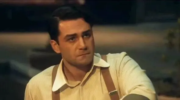 فیلم / دخوش تیپی دانیال پورصباح  منصور  سریال بامداد خمار با قد بلندش 