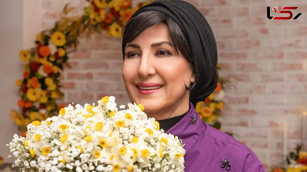 فیلم / نگاهی به دکوراسیون آلاچیق چوبی و دلبرانه روف گاردن خانه فاطمه گودرزی /  از نورپردازی به سبک کافی‌شاپ‌ها تا پرده‌هایی به سبک خانه‌های سوئیسی