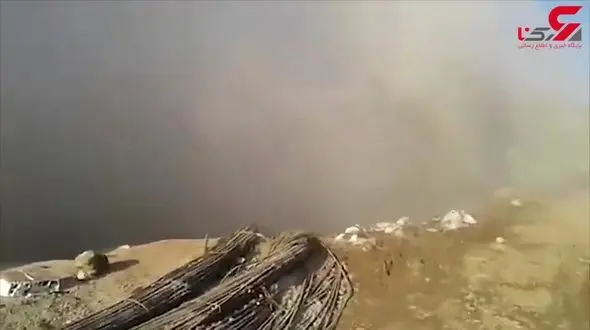 فیلم لحظه هولناک فرو ریختن خانه 2 طبقه بر اثر رانش زمین در حسین آباد