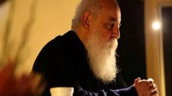 آواز جگرسوز؛ شعرخوانی غمگین هوشنگ ابتهاج با صدای مغمومش که دل همه رو ریش میکنه