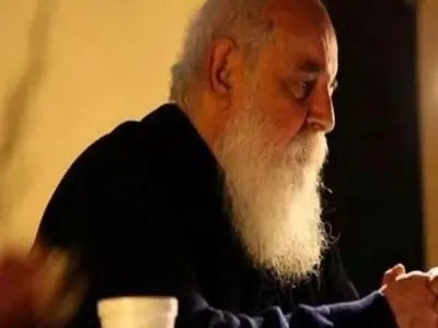 آواز جگرسوز؛ شعرخوانی غمگین هوشنگ ابتهاج با صدای مغمومش که دل همه رو ریش میکنه