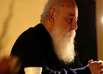 آواز جگرسوز؛ شعرخوانی غمگین هوشنگ ابتهاج با صدای مغمومش که دل همه رو ریش میکنه