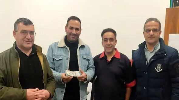 وجدان کاری اپراتور پمب بنزین بادرود / 10 هزار دلار را به صاحبش برگرداند!