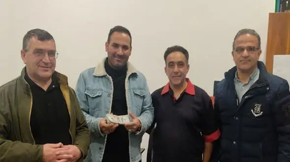 وجدان کاری اپراتور پمب بنزین بادرود / 10 هزار دلار را به صاحبش برگرداند!