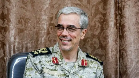 تصاویر منتشرنشده بازدید شهید باقری از مرکز اسناد سپاه + ویدئو