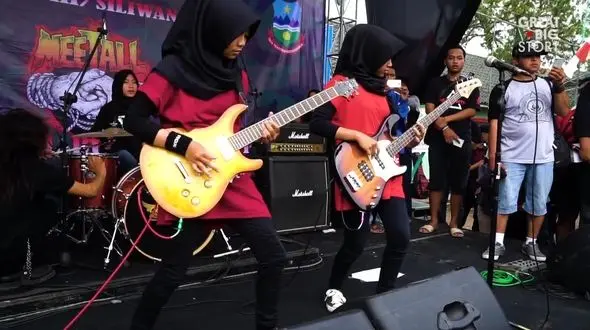 دختران مججبه ای که  گروه موسیقی متال دارند