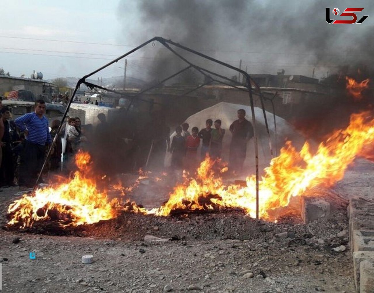 5 چادر اهالی مناطق زلزله زده کرمانشاه در آتش سوخت 