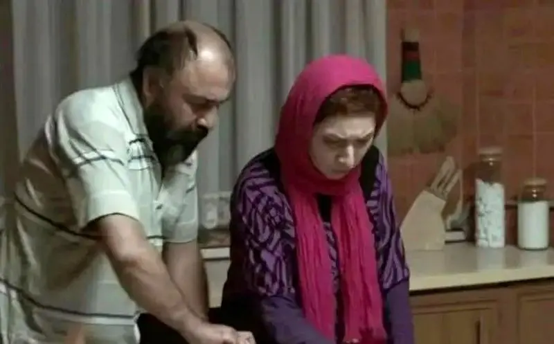 فریده فرامرزی و رضا عطاران در فیلم استراحت مطلق