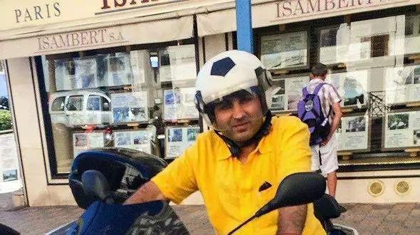  عکس جدید  از مصطفی نیاز آذری همدست اصلی اکبر طبری / تیپ لاکچری در پاریس