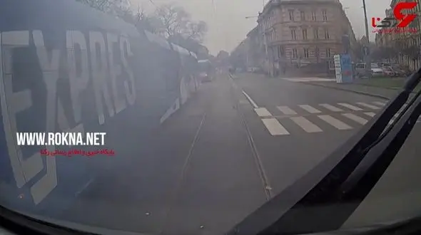 لحظه پرس شدن یک خودرو در بین دو تراموا +فیلم / جمهوری چک