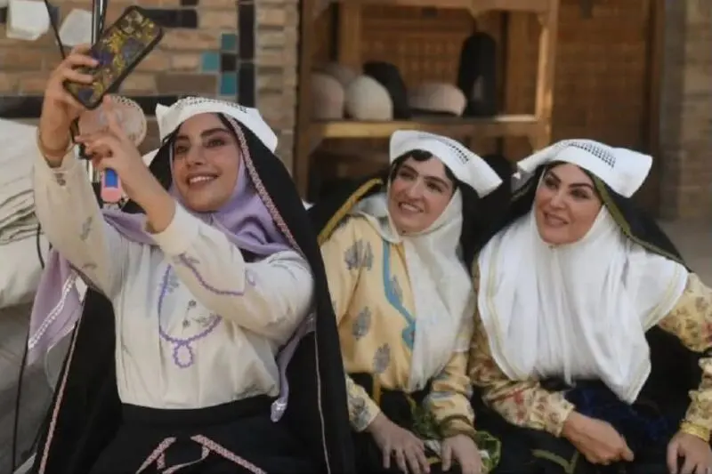 سلفی بازیگران خانم سریال بامداد خمار 1
