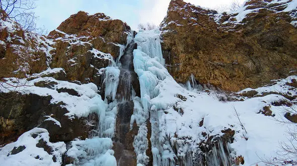 چگونه به آبشار چال مگس شمیران برویم؟ / فیلم