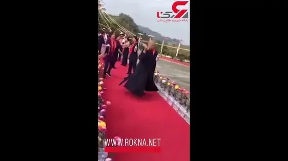 فیلم بالا آوردن یک روحانی در حین انجام مراسم مذهبی