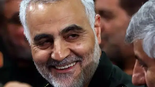 عکس سفر در زمان / تصویر دیده نشده از سردار سلیمانی در خردسالی و سوار بر سه چرخه
