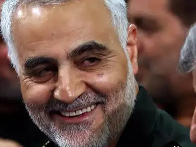 عکس سفر در زمان / تصویر دیده نشده از سردار سلیمانی در خردسالی و سوار بر سه چرخه