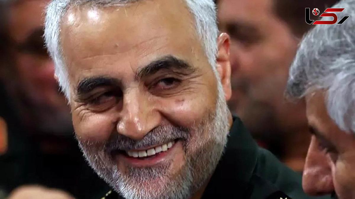 عکس سفر در زمان /  «برف بازی سردار سلیمانی با دو همرزم اش  در جبهه» / دهه 60