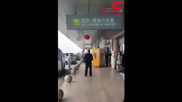 لحظه وارد کردن مسافر مبتلا به کرونا به باکس قرنطینه فرودگاه شانگهای +فیلم