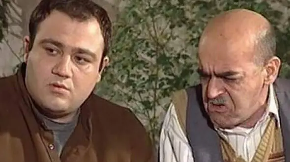 فیلم / به بهانه پخش مجدد سریال زیر آسمان شهر /  نگاهی به چیدمان و دکوراسیون خانه مدرن و شیک مهران غفوریان /  از کانتری جمع و جور و لوسترهایی مدروز تا باغچه نقلی و اتاق مجلل هانا خانوم+ویدیو و عکس