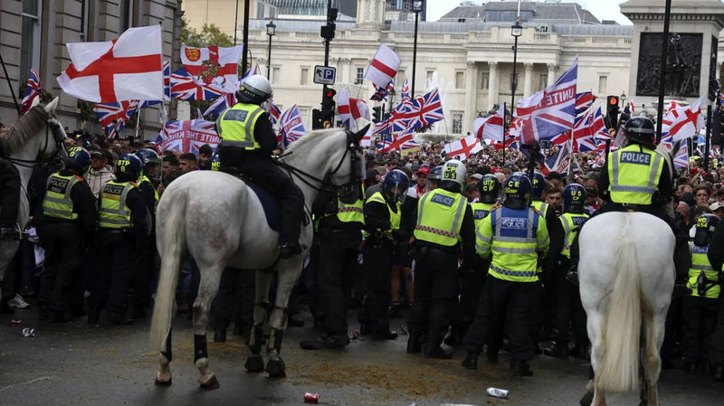 Far-right anti-immigration protests in London4