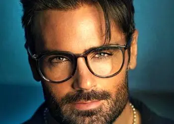 فیلم/ این آهنگ  احساسی از سهراب پاکزاد واقعا بمبه/ اجرای زنده تو کنسرت تبریز ترکونده