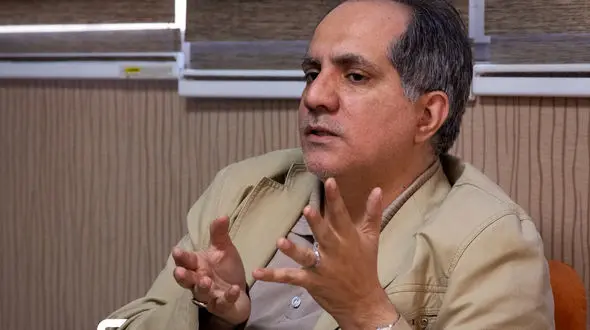 زنان دولتی جلوی رشد زنان را می گیرند نه مردان/ توپ کارفرمایان در زمین زنان 