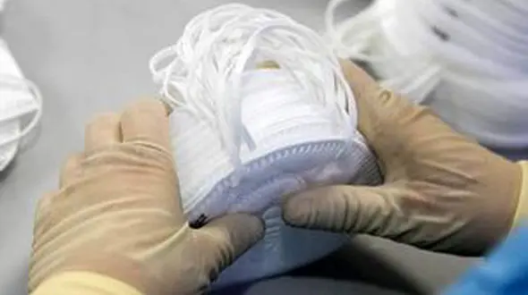 تولید انبوه ماسک و مایع ضدعفونی کننده در وزارت دفاع برای مبارزه با کرونا + فیلم 