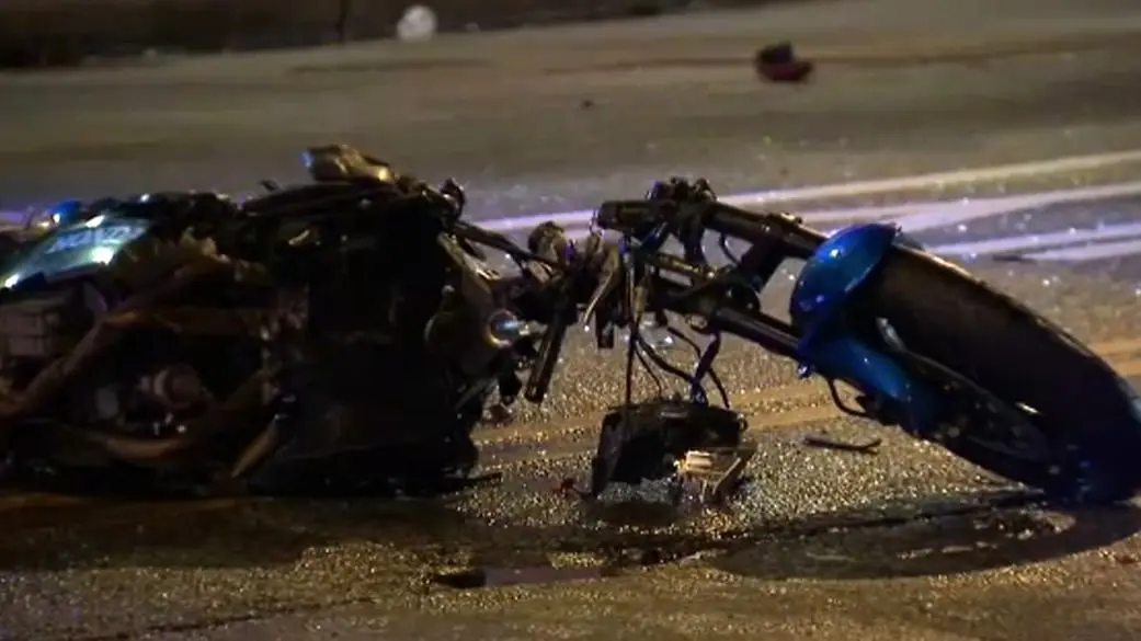 فیلم تصادف مرگبار موتورسوار با تیربرق