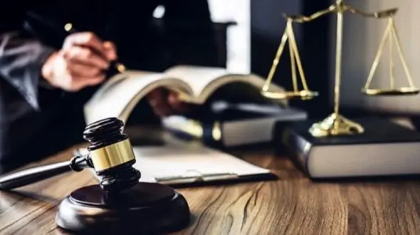 10 تا از بهترین وب‌ سایت‌های مشاوره حقوقی برای افراد، کسب‌وکارها و وکلا