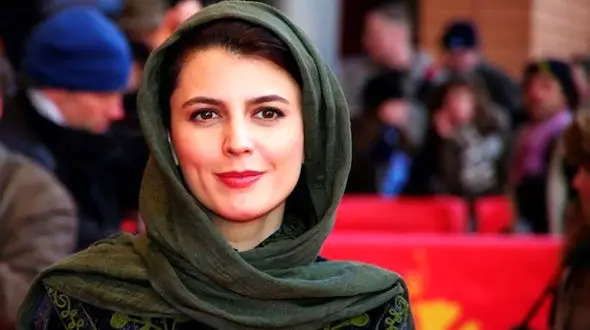  عکس لو رفته لیلا حاتمی شوکه تان می کند ! / رفتار خیلی منشوری خانم بازیگر با مرد نامحرم !