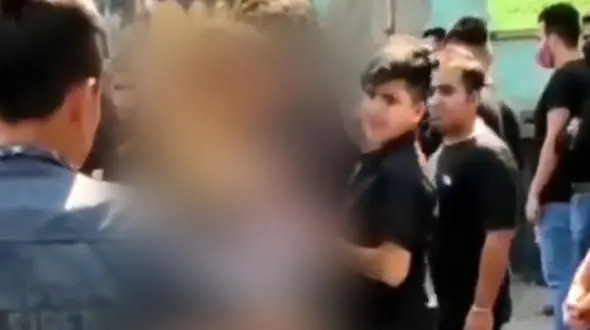 فیلم / دختر بی حجاب هیئت عزادارن حسینی را به هم ریخت ! / همه ناراحت شدند !