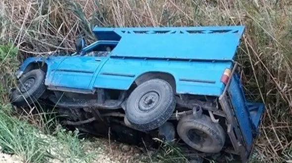 جان باختن و مصدوم شدن 10 تن با واژگونی نیسان وانت در دزفول 