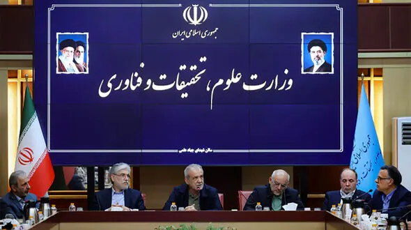 پزشکیان : هیچ ظلمی بالاتر از مسیرهای نادرست  نیست / دانشگاه ها به نهادی برای توسعه و حل مسائل کشور تبدیل شوند 