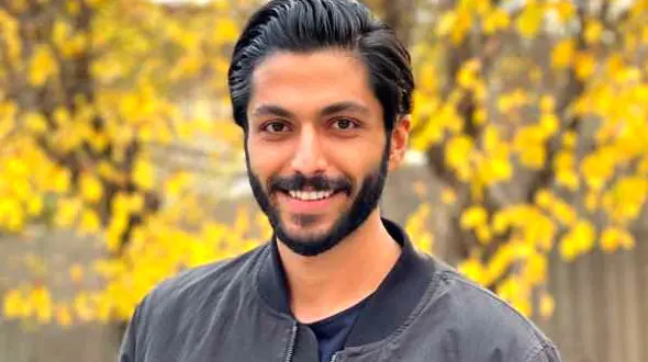 مخاطب خاص کیسان دیباج را می شناسید؟!/ نگاههای عاشقانه و منتظر آقای بازیگر !