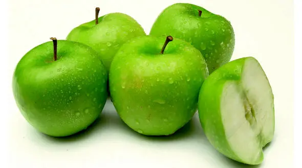 محلولی مناسب برای شستن سیب ها