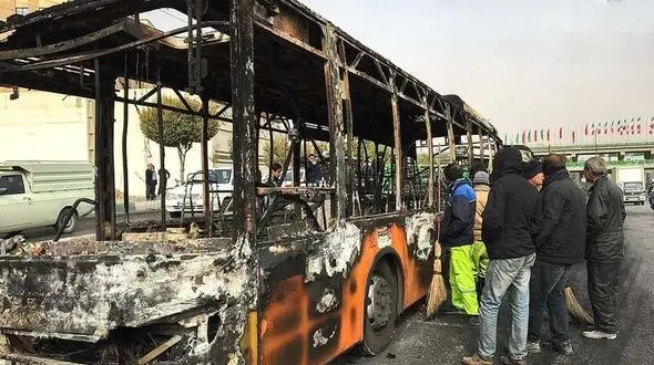 آخرین وضعیت کشور پس از سهمیه‌بندی بنزین / مردم از اشرار فاصله گرفتند+ عکس ها