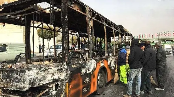 آخرین وضعیت کشور پس از سهمیه‌بندی بنزین / مردم از اشرار فاصله گرفتند+ عکس ها