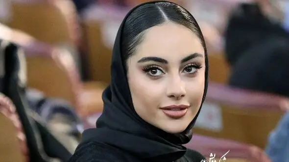 ترلان پروانه با استایل خفنش همش سلفی میگیره 